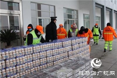 经济开发区慈善总会联合爱家超市向疫情防控一线捐赠物资
